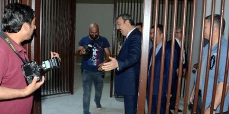 Emniyet Müdürü gazetecilerle dalga geçti!