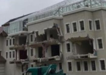 Ali Ağaoğlu’nun kaçak oteli yıkıldı