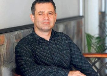 Akademisyen Uğur Kömeçoğlu gözaltına alındı