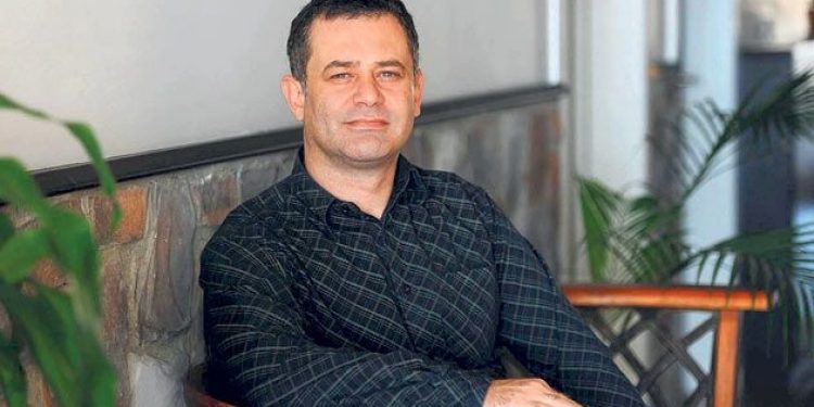 Akademisyen Uğur Kömeçoğlu gözaltına alındı