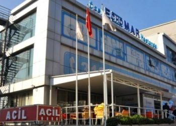 Polis doğumhanenin kapısına dayandı