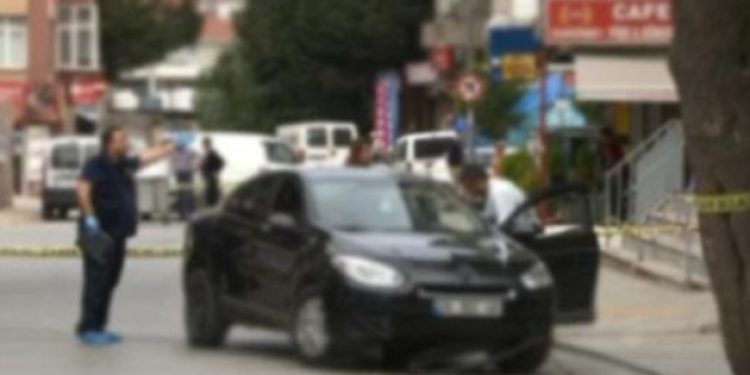 İstanbul’un ortasında otomobile kurşun yağmuru!