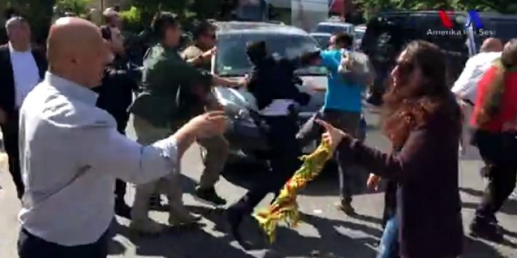 Erdoğan’ın korumaları ABD’de göstericilere saldırdı