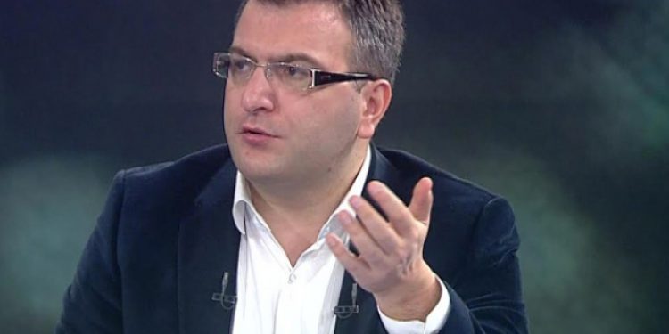 Cem Küçük: Nevşin Mengü bedel ödeyecek