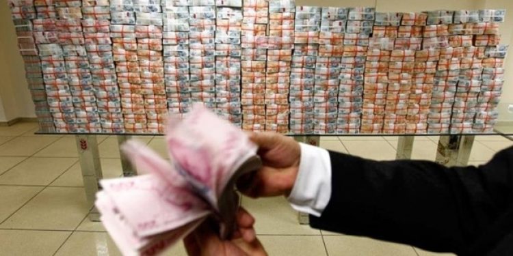 Türkiye’de 4.5 milyon kişi borç batağında