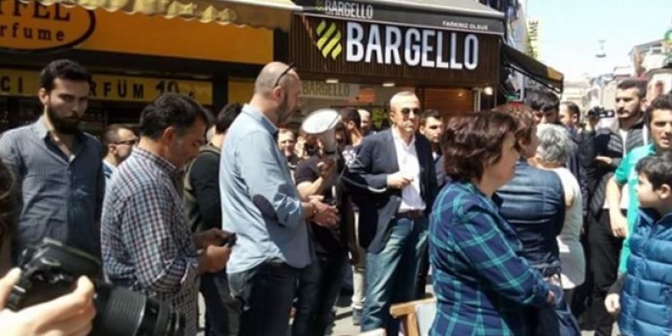 Açlık grevine polis müdahalesi: Çok sayıda gözaltı var