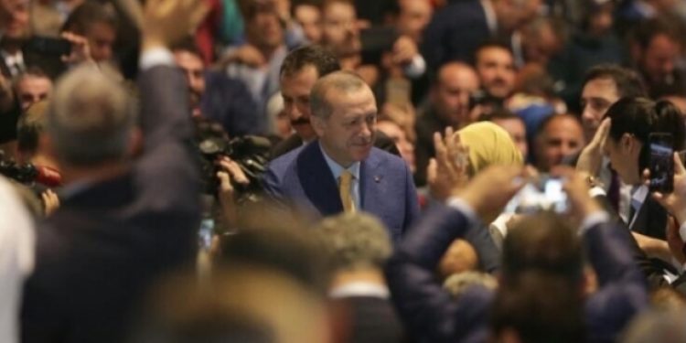 Erdoğan yeniden genel başkan oluyor