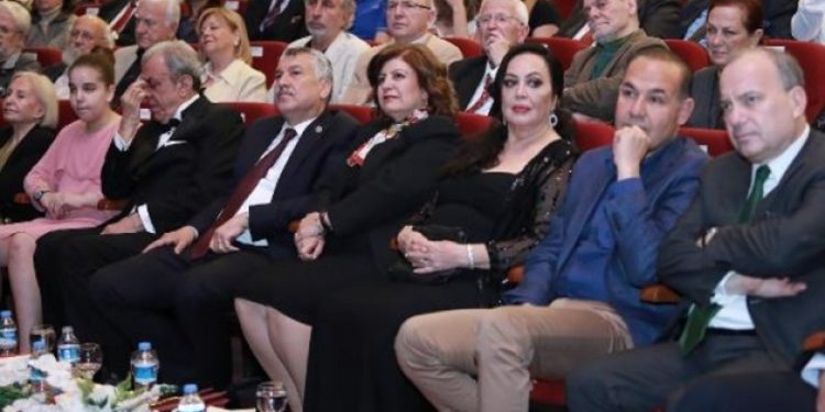 Selvi Boylum Al Yazmalım ağlattı