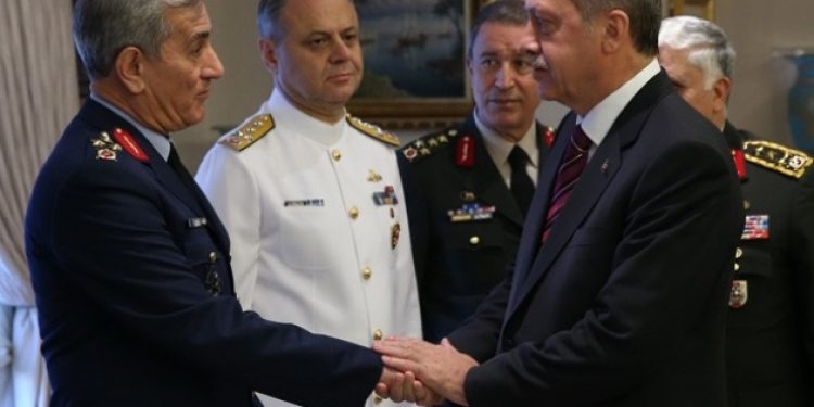 Hulusi Akar’ın darbeyi engellemeye yönelik tavrı yoktu!