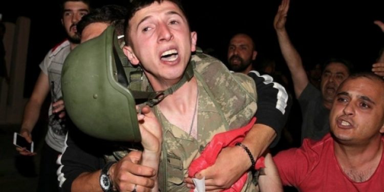 5 Günlük askeri darbeci diye yargılıyorlar!