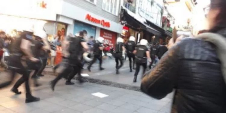 ​Kadıköy’de ‘Nuriye ve Semih yaşasın’ eylemine polis saldırdı