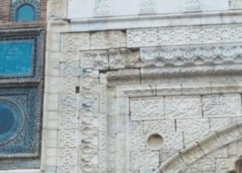 ‘Benzeri bir daha asla yapılamaz’ denilen Gökmedrese’yi maviye boyadılar