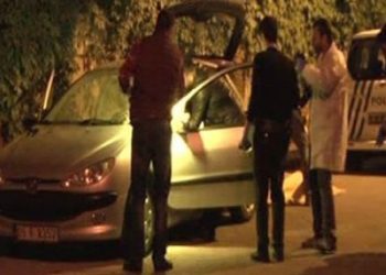 Üsküdar’da aracın içinde erkek cesedi bulundu