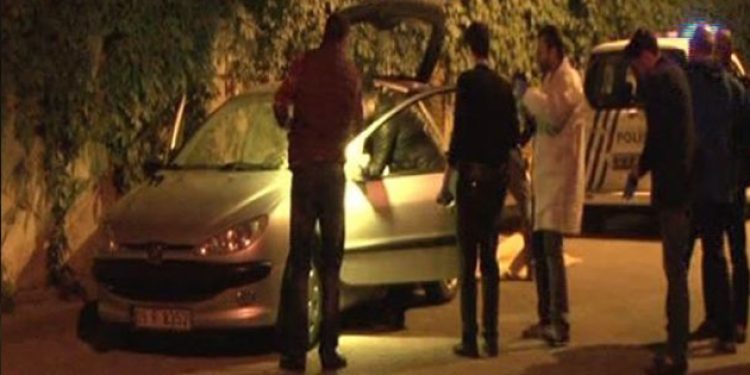 Üsküdar’da aracın içinde erkek cesedi bulundu