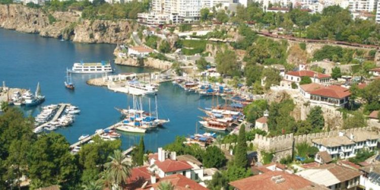 AKP’nin mahrem imamları 5 yıldızlı otele!