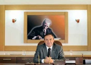 Eski Akdeniz Üniversitesi Rektörü Kurtcephe, gözaltına alındı