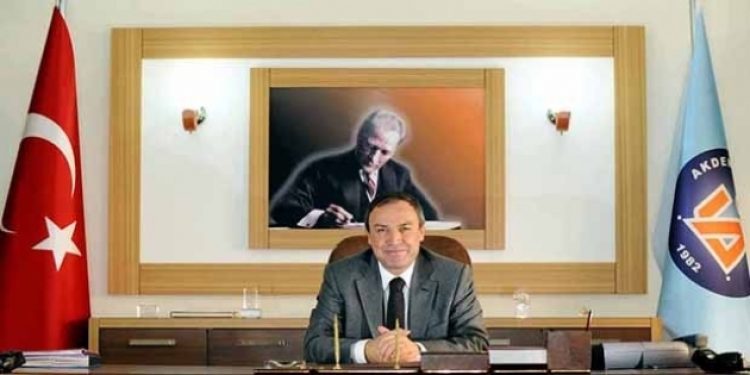 Eski Akdeniz Üniversitesi Rektörü Kurtcephe, gözaltına alındı