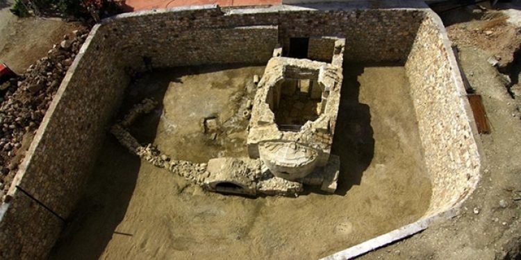 12. yüzyıldan kalma haç figürü çalındı!