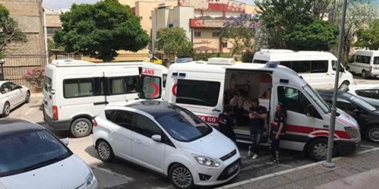 Ambulansta boşandılar!