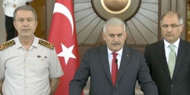 Hulusi Akar çelişkileri iyice büyüttü