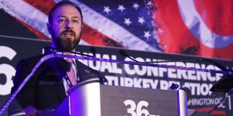 Flynn krizine Nedim Şener de bulaştı