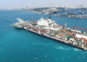 382 metrelik dev gemi İstanbul Boğazı’ndan geçti