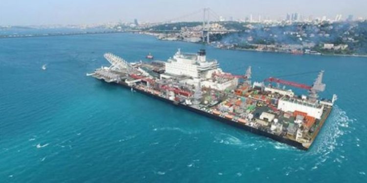 382 metrelik dev gemi İstanbul Boğazı’ndan geçti