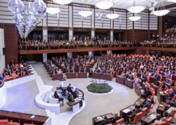 Milletvekillerine çifte maaş