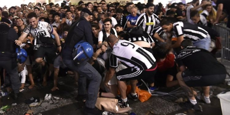 İtalya’da maç yayını sırasında izdiham: En az 1000 yaralı
