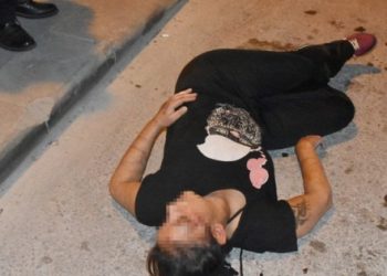 Erkek arkadaşı tarafından dövülen kadın yol ortasında bayıldı