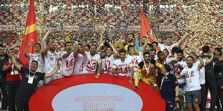Göztepe 14 yıl sonra Süper Lig’de!