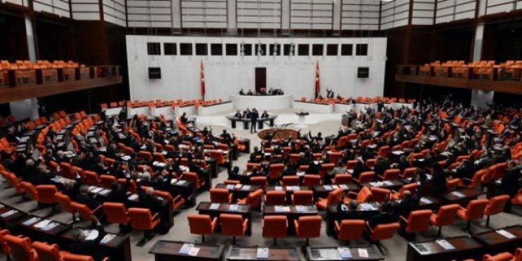 ​CHP’li ve HDP’li 29 vekilin dokunulmazlıklarının kaldırılması istendi