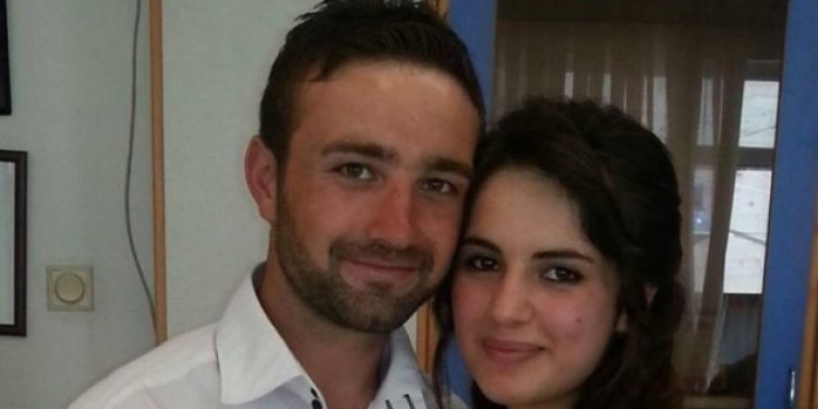 Tartıştığı eşini bıçakla öldürdü