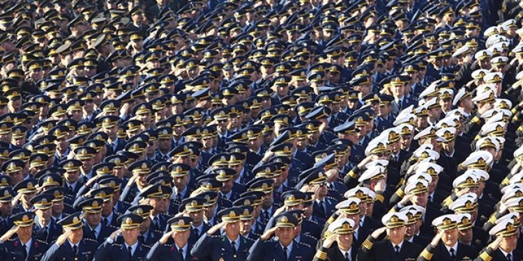 64’ü subay 70 muvazzafa daha KELEPÇE!