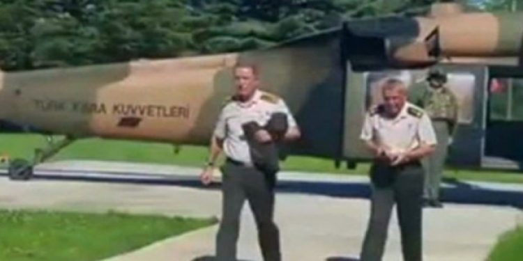 Hulusi Akar pilota “nerede kaldın” demiş