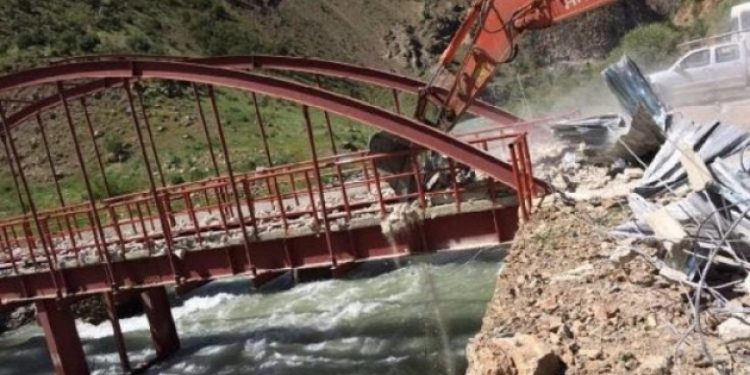 Kayyım köprüyü ‘örgüte yardımcı oluyor’ diye yıktırdı