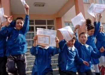 İhraç bir öğretmenin karne günü yaşadıkları