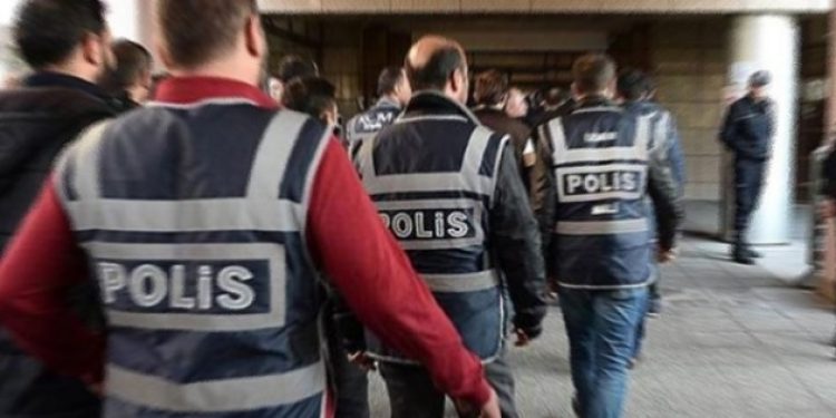 AKP, SAVUNMA MAKAMINA SAVAŞ AÇTI: 189 AVUKAT HAKKINDA GÖZALTI KARARI!