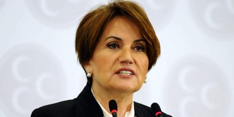 ‘Ana muhalefet lideri ‘adalet’ pankartı ile yürüyorsa…’