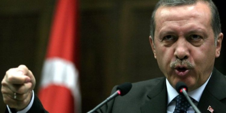 “Korumalarım hakkında yakalama kararı çıkarmışlar, bu nasıl yasa, nasıl hukuk?”