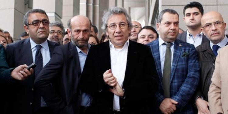 Can Dündar’a “kaynağı deşifre” eleştirisi