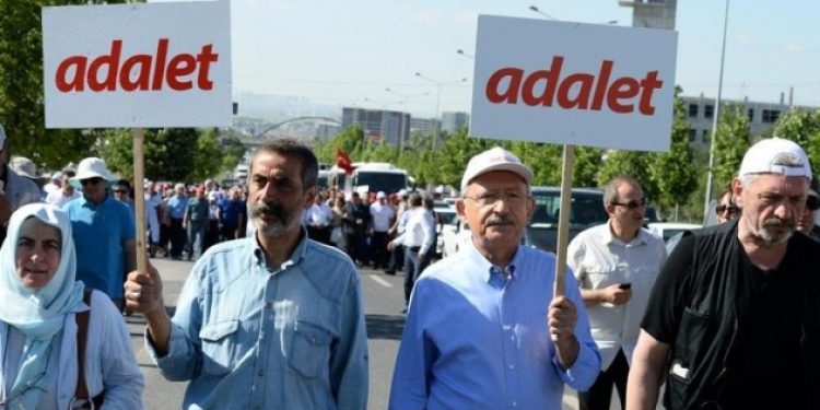 Adalet yürürüşünde farklı kesimden insanlar!
