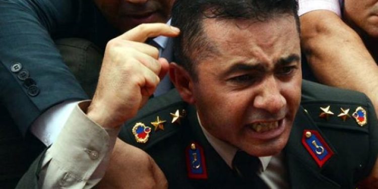 İhraç edilen Yarbay Alkan’dan Bahçeli’ye: Bay Saray çalışanı