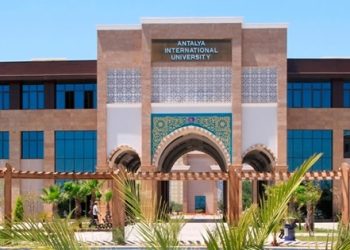 Bir çaycı bütün akademiyi zindana tıktı