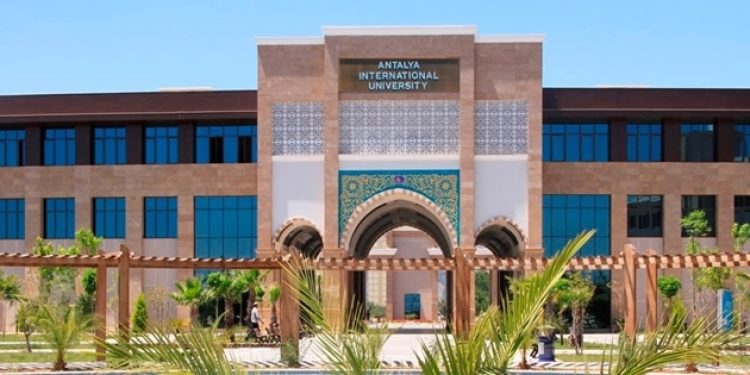 Bir çaycı bütün akademiyi zindana tıktı