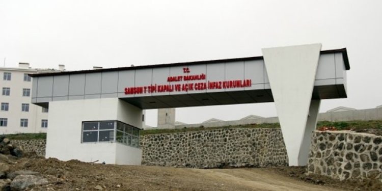 Denizli Cezaevinde babaya sarılmak yasak