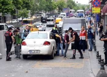 İstanbul’da giriş-çıkışlar tutuldu!