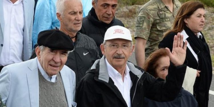 Adalet Yürüyüşü’ne Altan Öymen de katıldı!