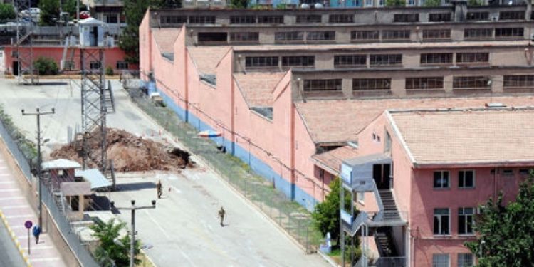 Van Cezaevi’ndeki tutuklular ihlalleri raporlaştırdı