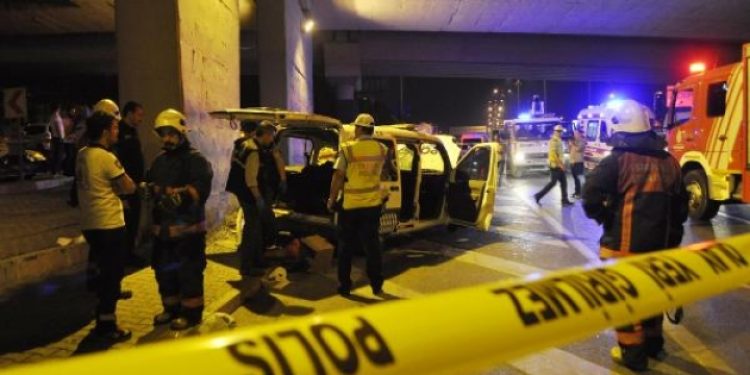 Diyarbakır’da polis aracı kaza yaptı: Ölü ve yaralılar var